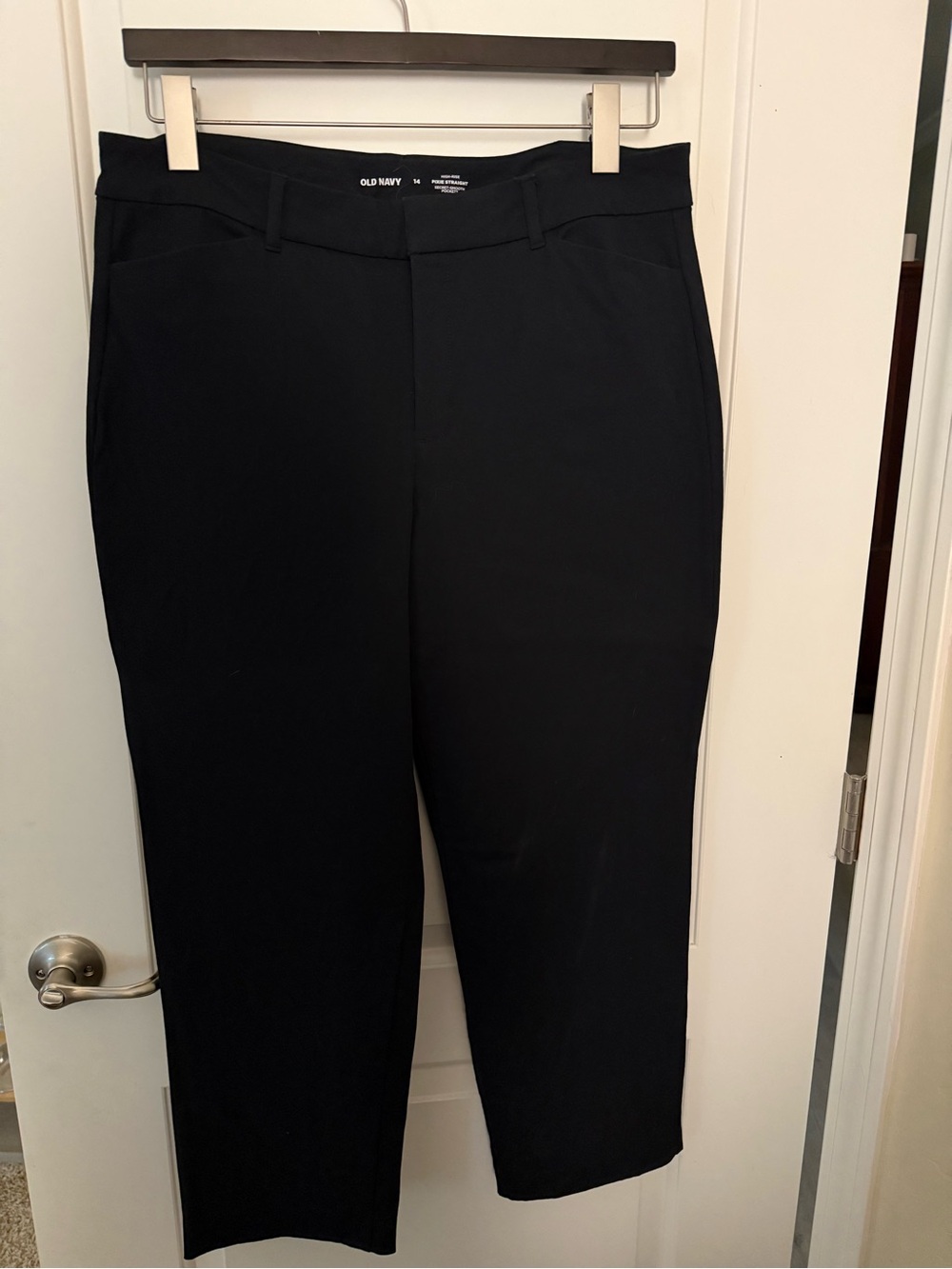Old Navy Black Women's Capri Pants - Tailored Straight Fit